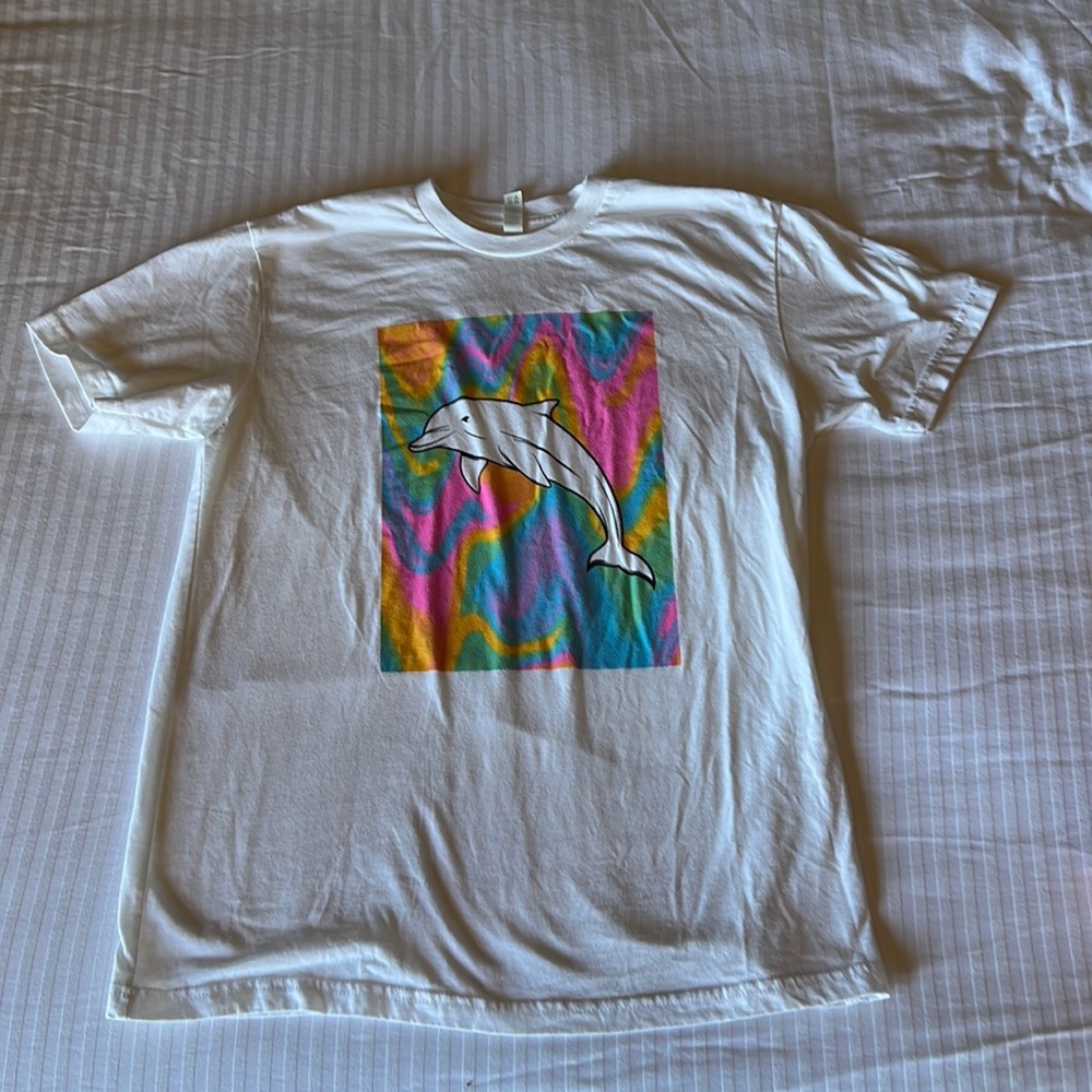 Trippy dolphin t-shirt